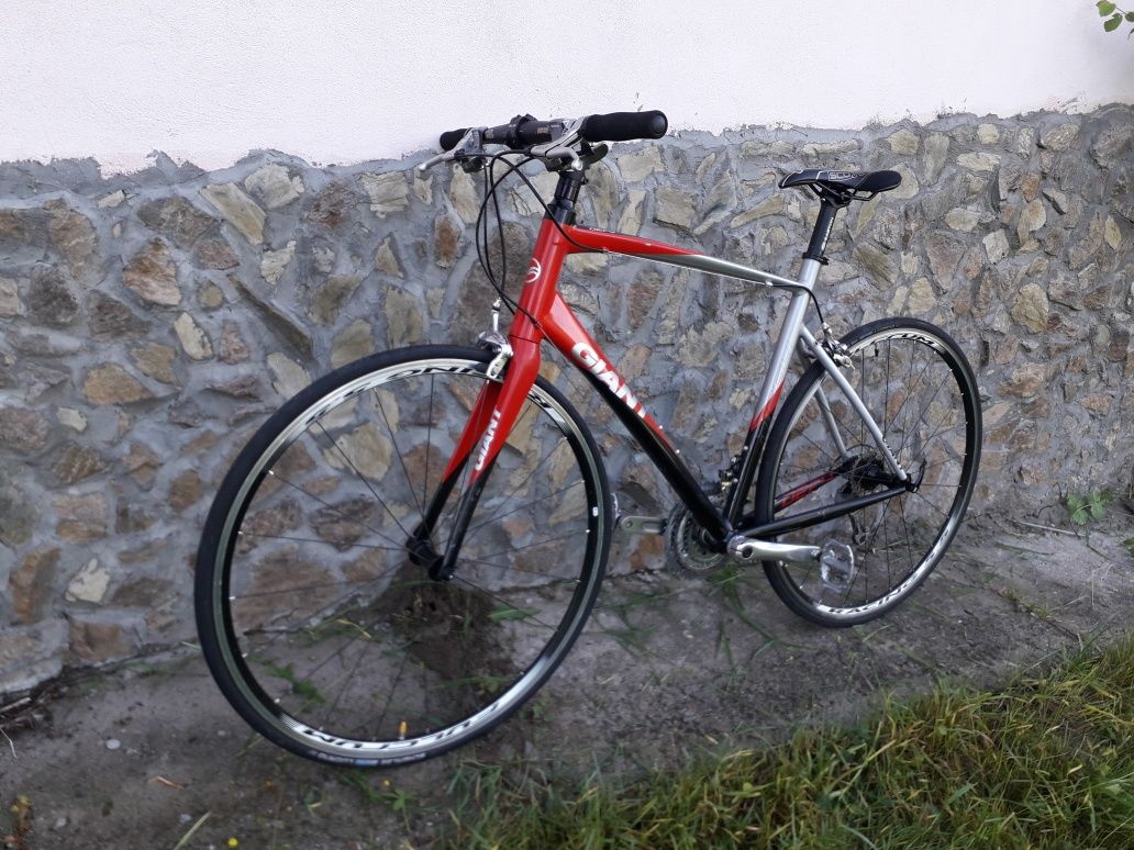 Bicicleta Giant R28 2x10 Shimano Tiagra