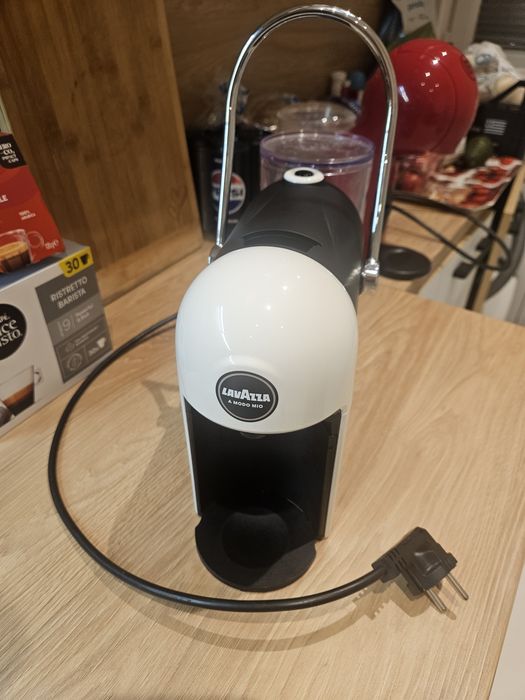 Кафемашина Lavazza A Modo Mio Jolie, бяла