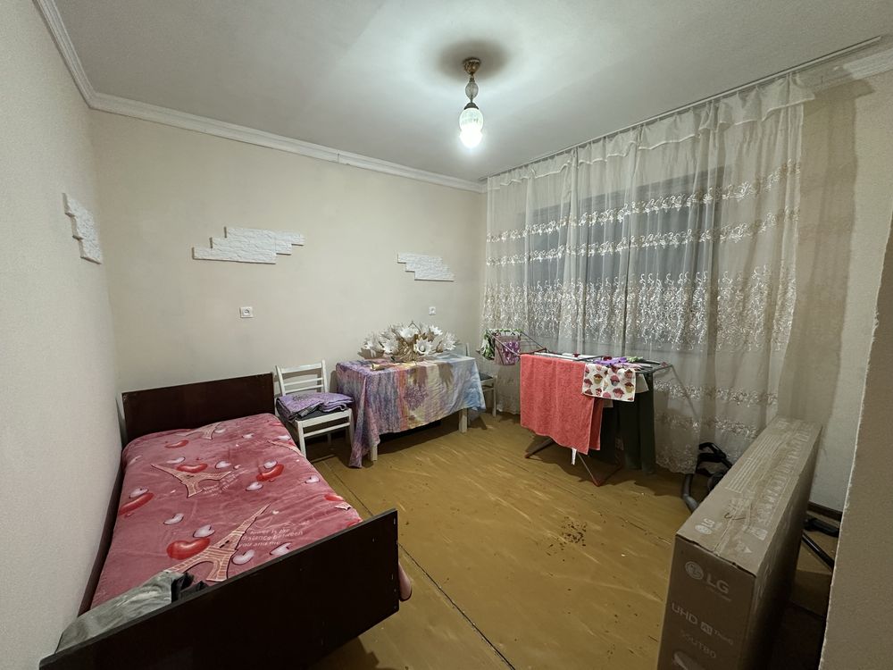 Срочно! Продам 2-комн. квартиру (3-комн.) 55 м², Бектемир, 2/2 этаж