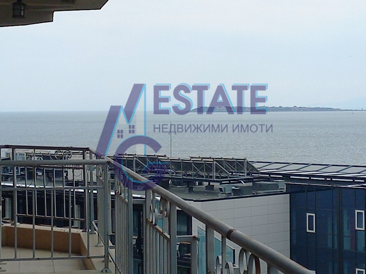 Двустаен апартамент в комплекс на първа линия, в гр. Свети Влас.