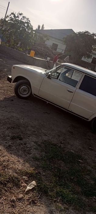 Srochna jiguli sotiladi