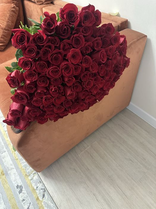 Огромный букет голанских розы