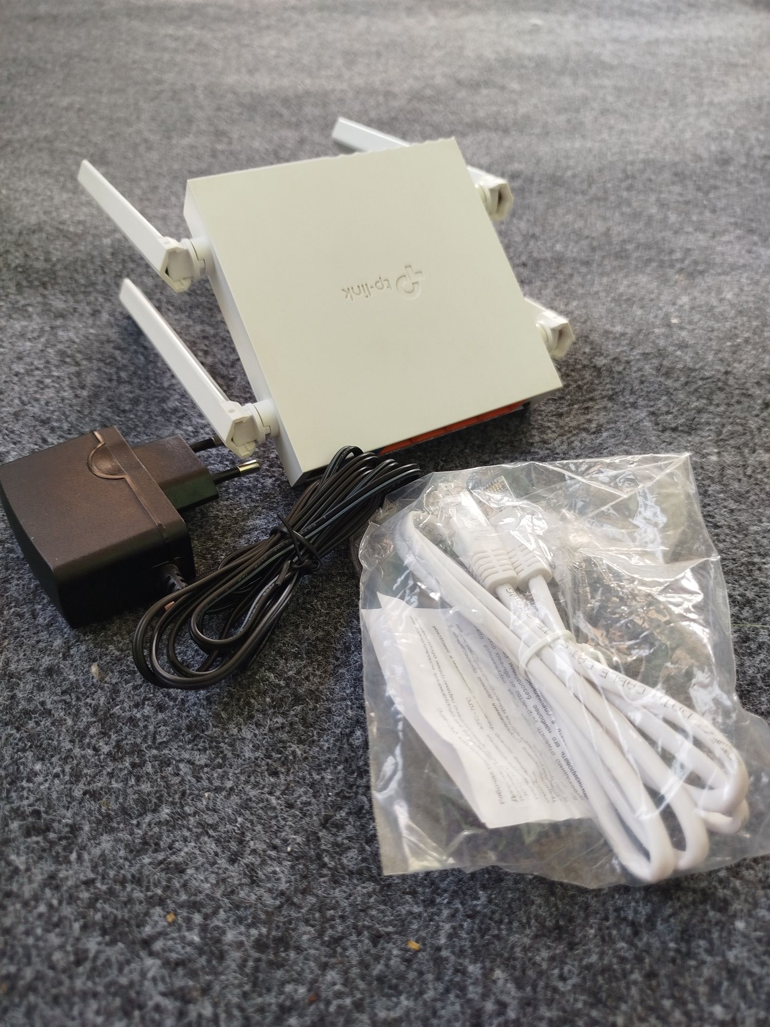 Двухдиапазонный WI-FI  роутер tp-link Archer C24, AC750
