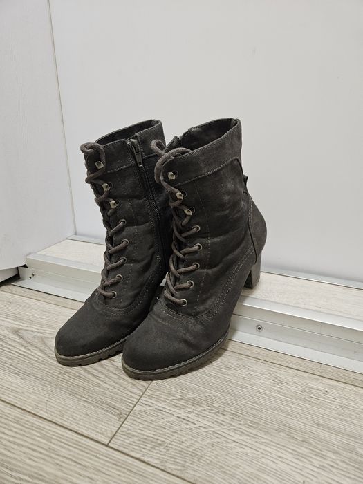 Сиви велурени боти с удобен ток. 37 номер. В добро състояние.