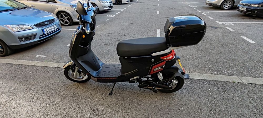 Scuter electric rks R8