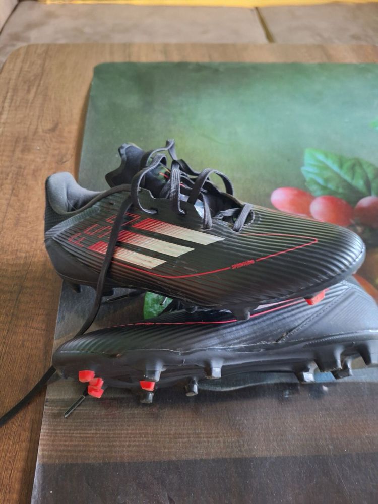 Бутонки Adidas …