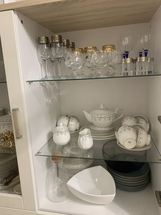 Сервант для посуды,в отличном состояний