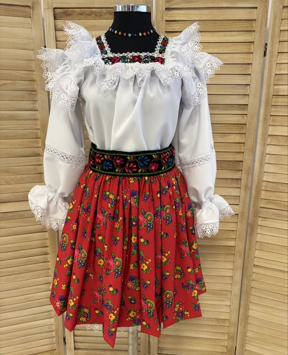 Costum poular de Maramures pentru femei