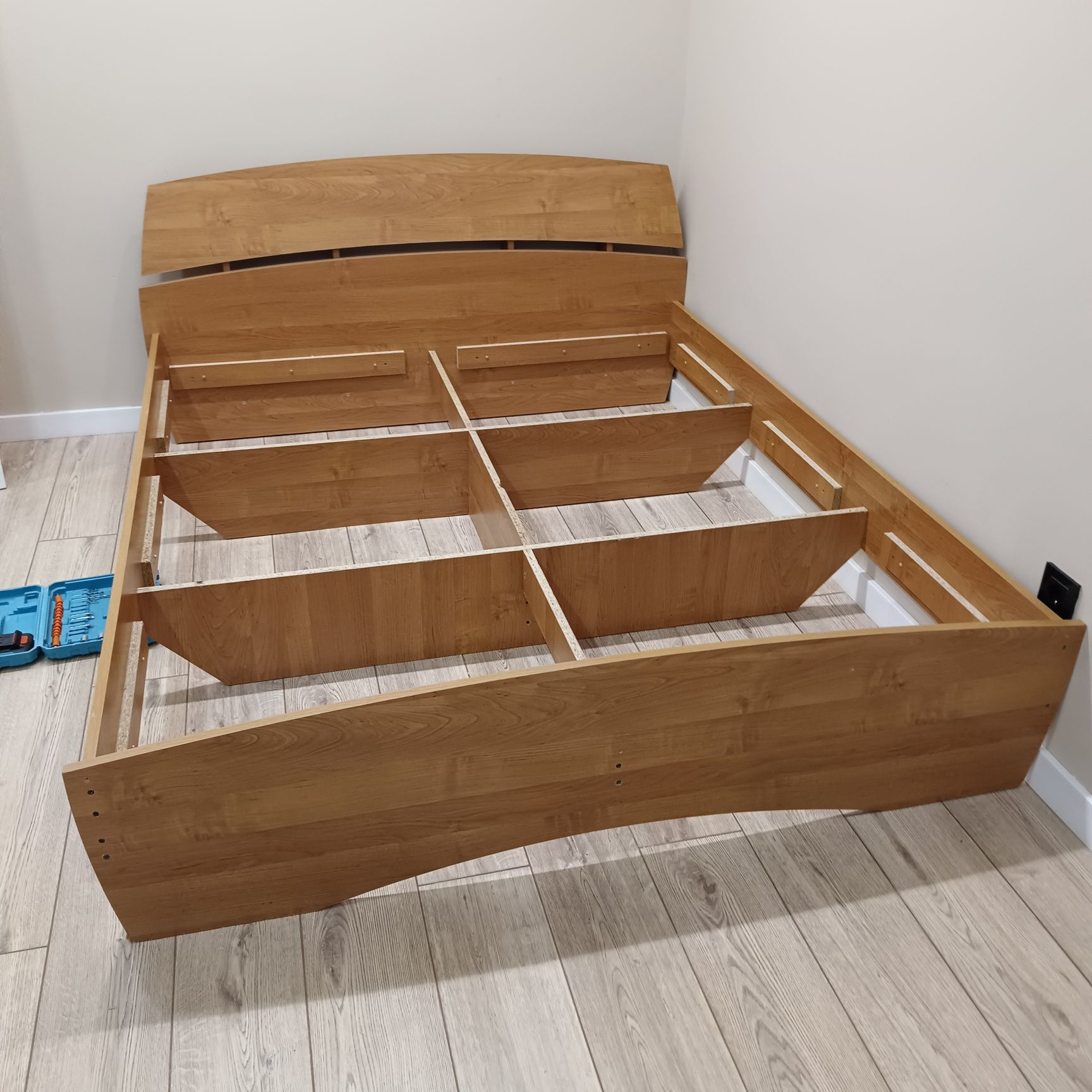 Продам кровать без матрас