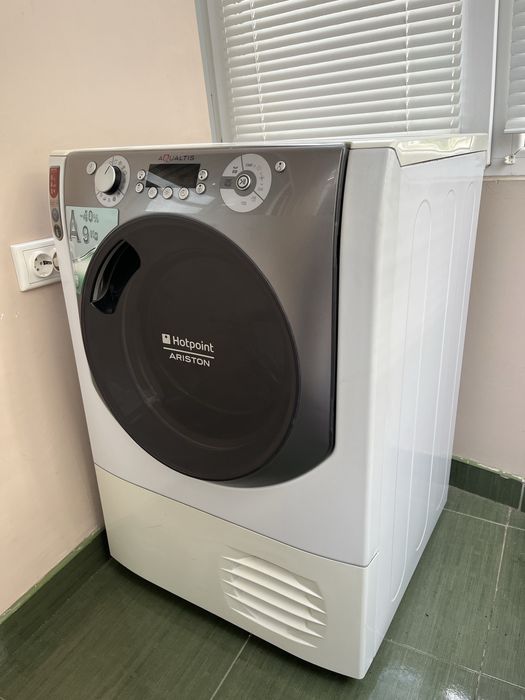 Сушилня за дрехи Hotpoint-Ariston Aqualtis AQC94F5T