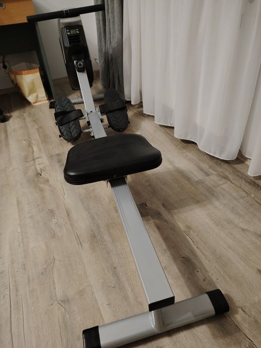 Aparat de vâslit potrivit pentru antrenamente de nivel începător și me