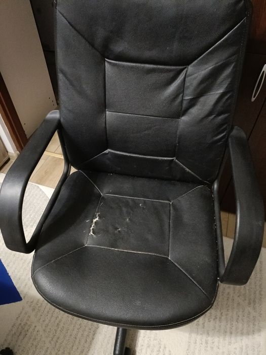 Vând birou +scaun birou