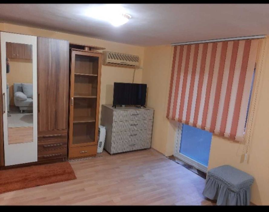 Дава се под наем  в Варна, Колхозен пазар - 40 кв.м за 204 € - Снимка #2