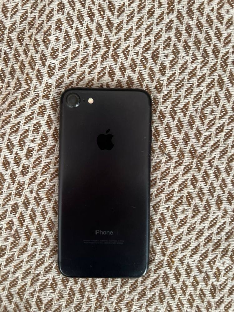 Iphone 7 в черном цвете , айфон 7
