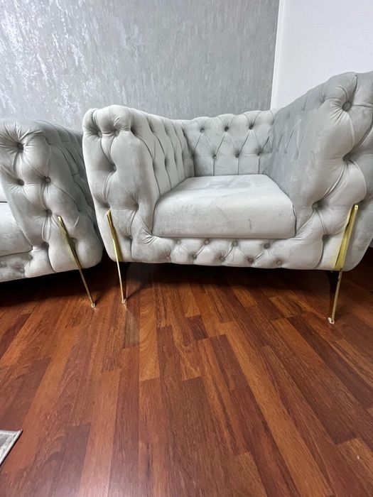 Canapea chesterfield 3 locuri