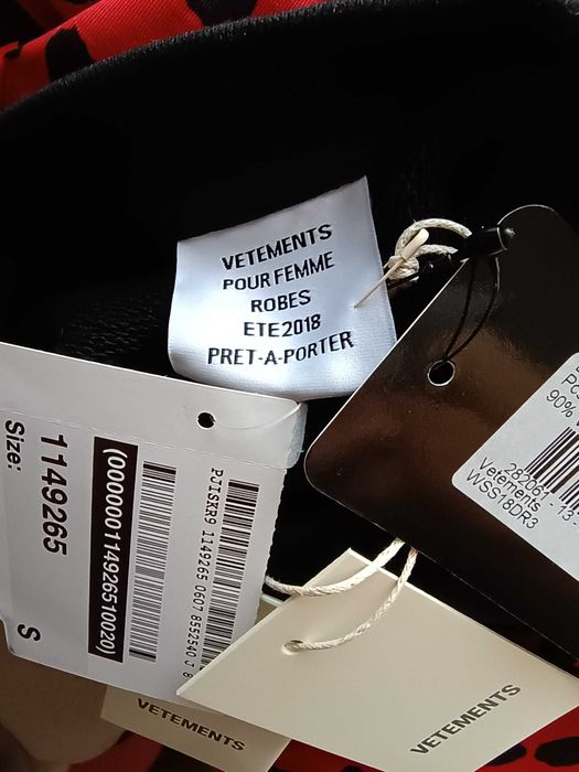 Rochie Vetements nouă