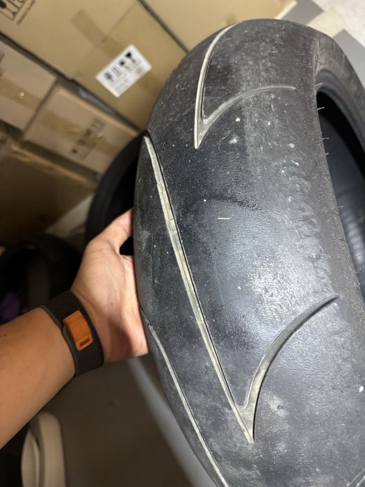 Dunlop d213 GP PRO 4 180/60-17 с болт в нея