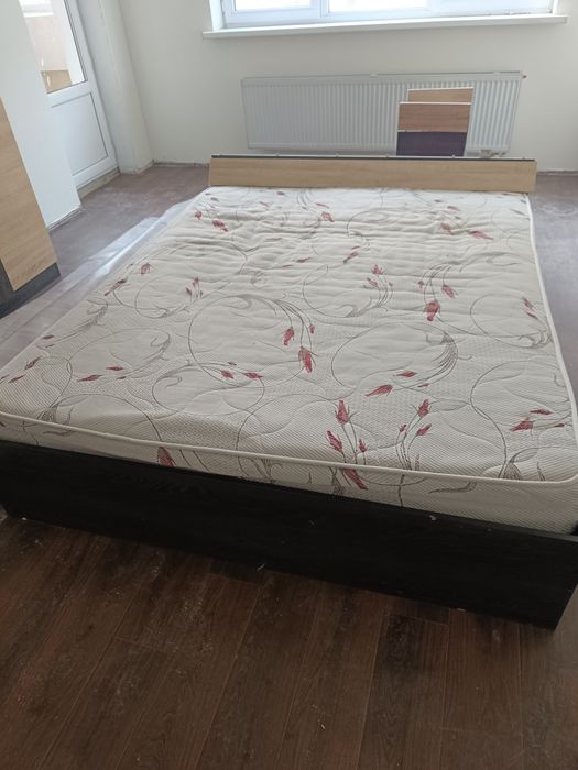 Отдам кровать бесплатно. Кровать двухсторонняя с матрасом