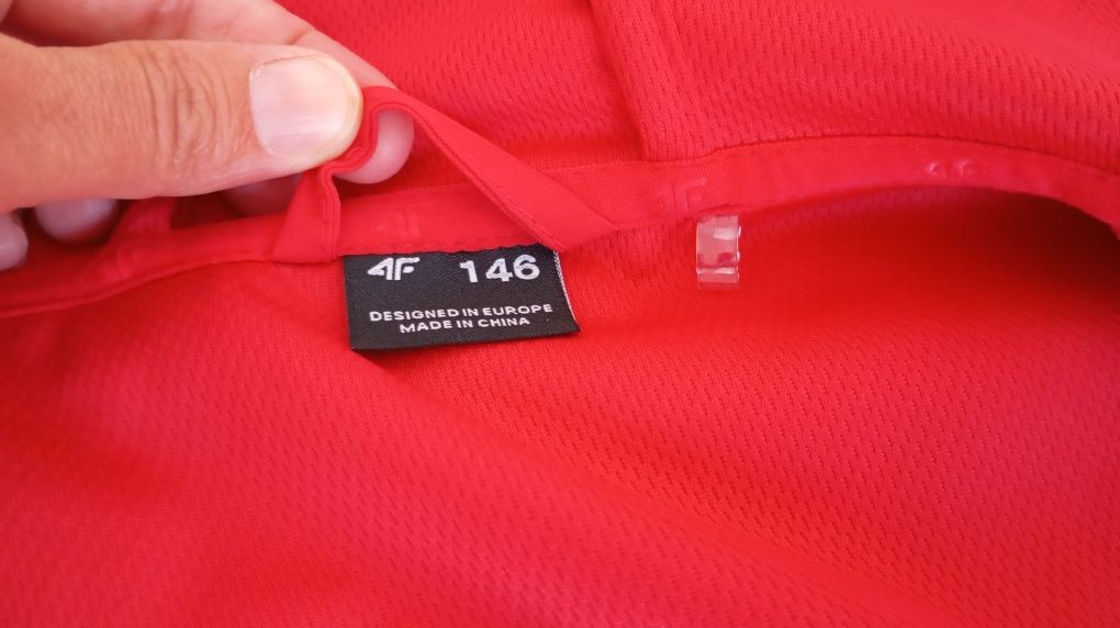 Червено софтшел яке 146см