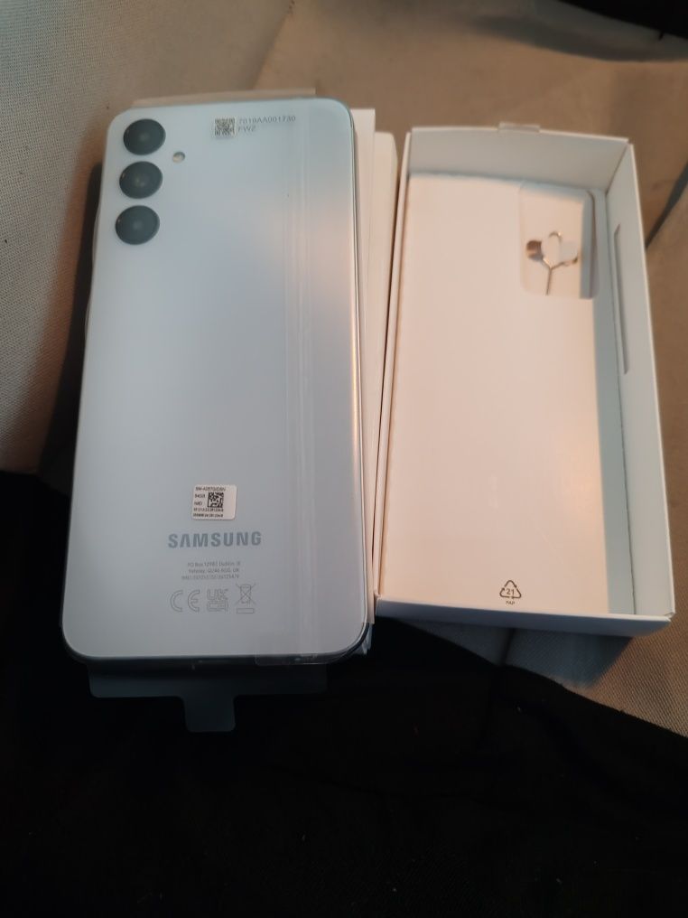 Samsung Galaxy a05s și Oppo a17