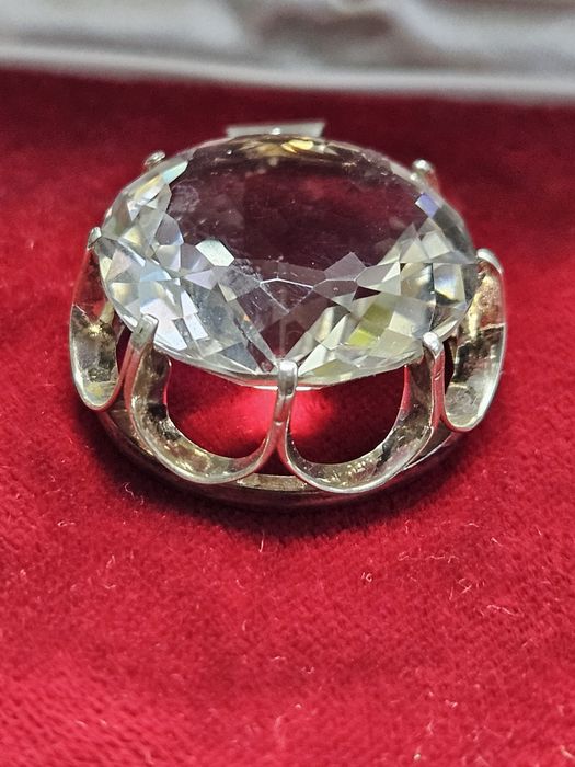 Сребърна Висулка с голям топаз.