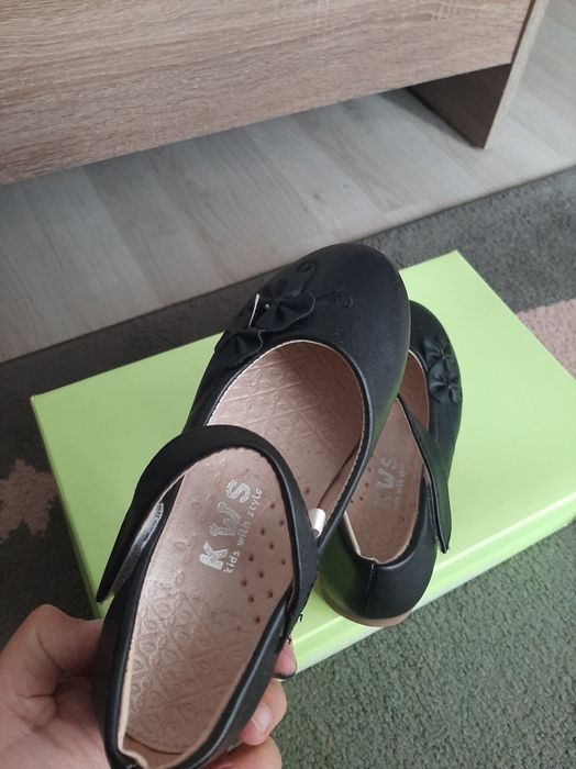 Pantofi nr 32 noi +cadou