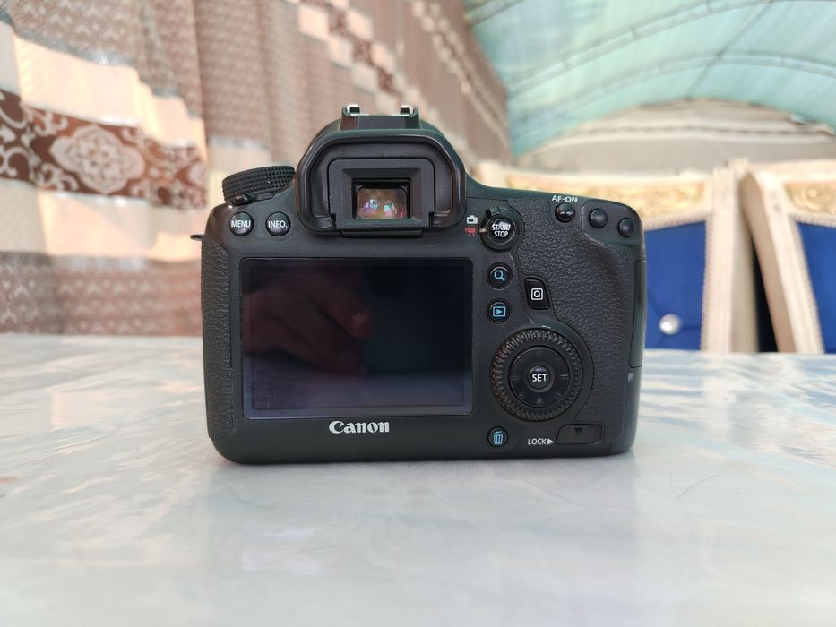 Canon 6d ideal holatda 24-105 1-pokoleniya obyektiv