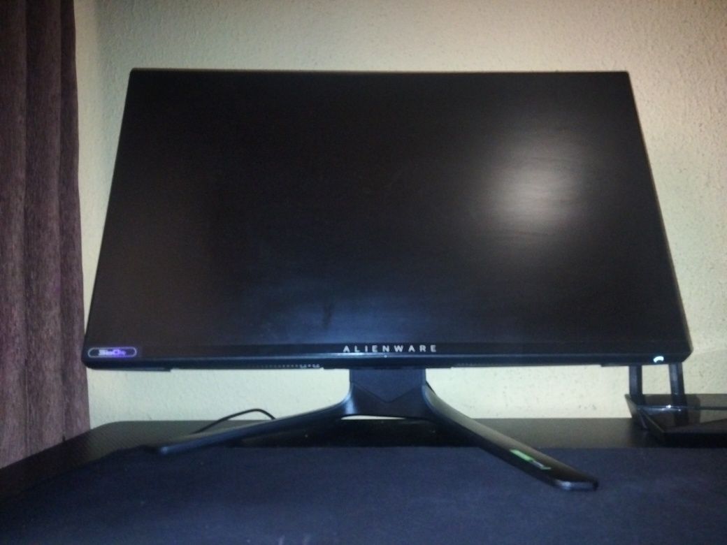 Vând monitor Alienware AW2521H