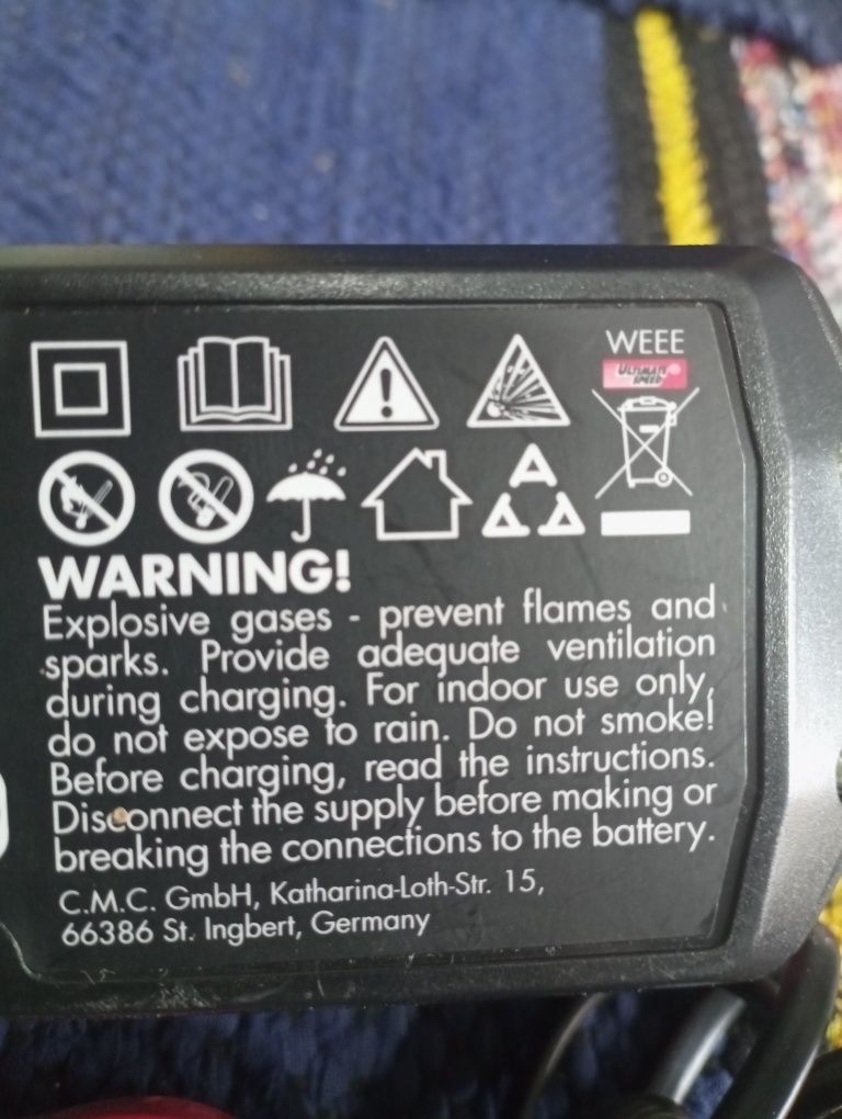Зарядно за кола на 6 и 12 v
