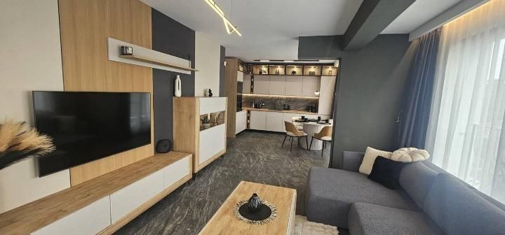 Дава се под наем Тристаен апартамент в Пловдив, Център - 130 кв.м за 1250 € - Снимка #1