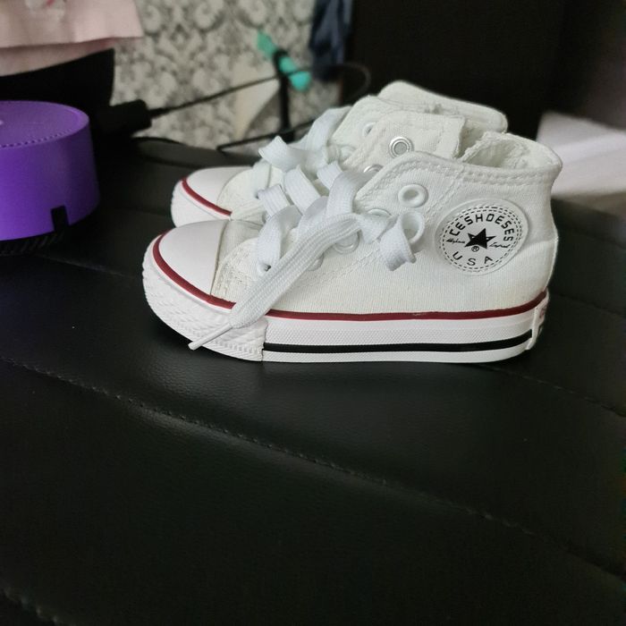 Детские белые конверсы