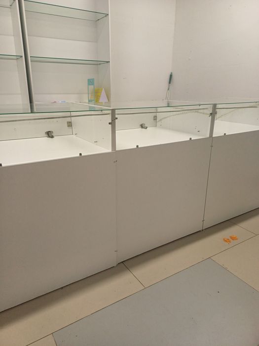 Кресло, витрина, туфик 1,20см сатылады