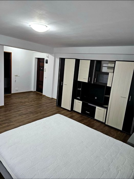 Închiriez apartament cu o camera