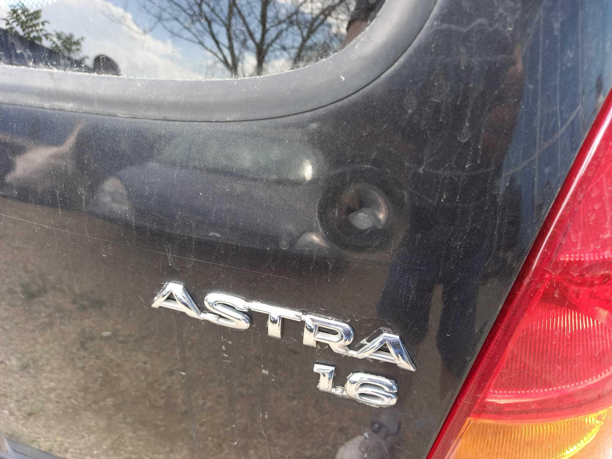 Opel Astra G Caravan, haion cu luneta, rulou portbagaj.