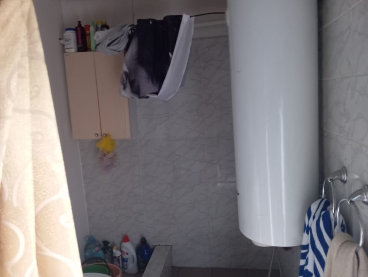 Продам дом .Земля.