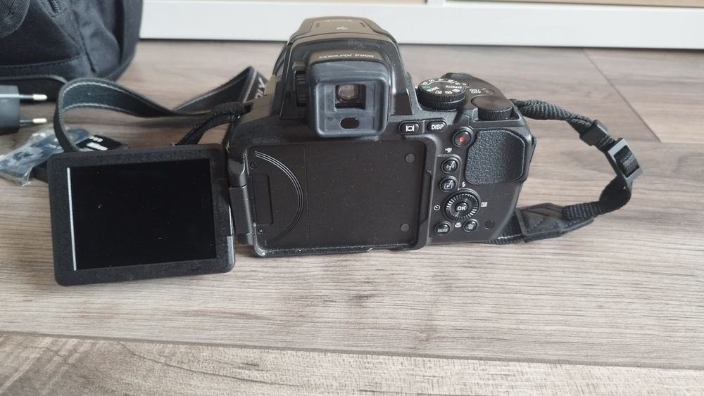 Nikon Coolpix p900, 83х суперзуум, 2 батерии, кутия, чанта, дистанцион