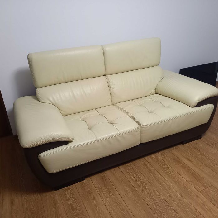 Vând 2 canapele piele