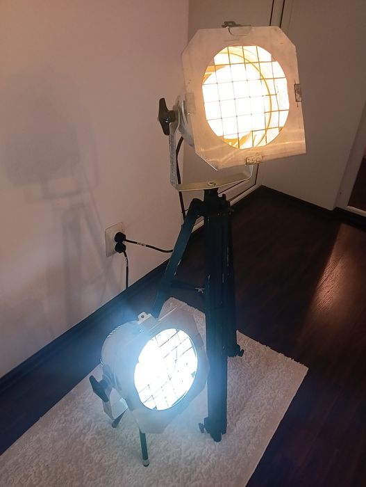 Lămpi de podea cu trepied