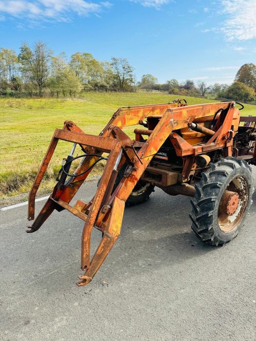 Încarcator Frontal Tractor Fiat în 4 cilindri Recent Adus