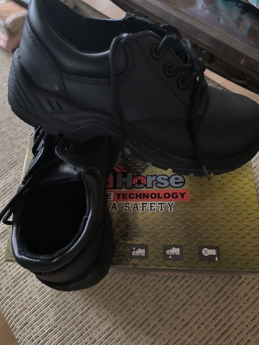 Предпазни работни обувки