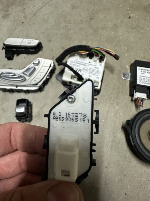 Butoane usa dreapta fata Mercedes C Class w205 cod a2059057851