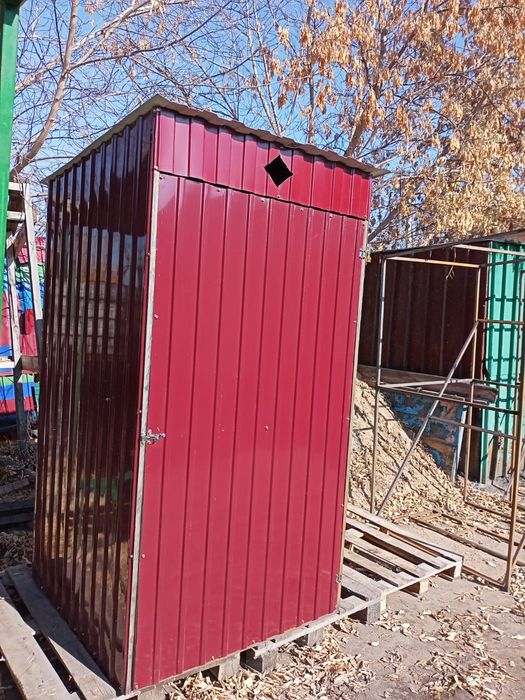 Уличный туалет. Душ.