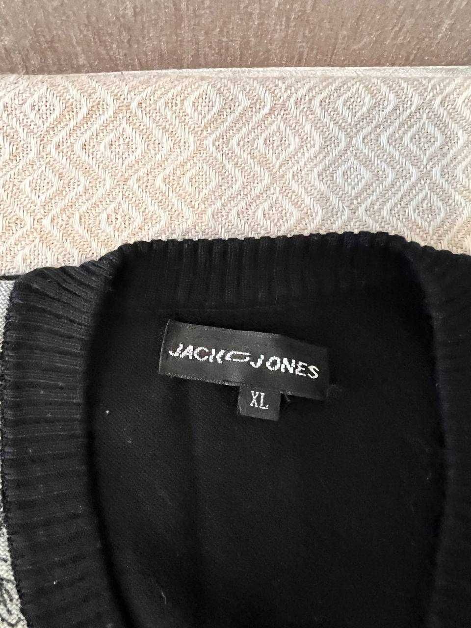 Продам жилетку jack and jones размер s-m