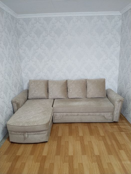 Угловой диван в отличном состояние!