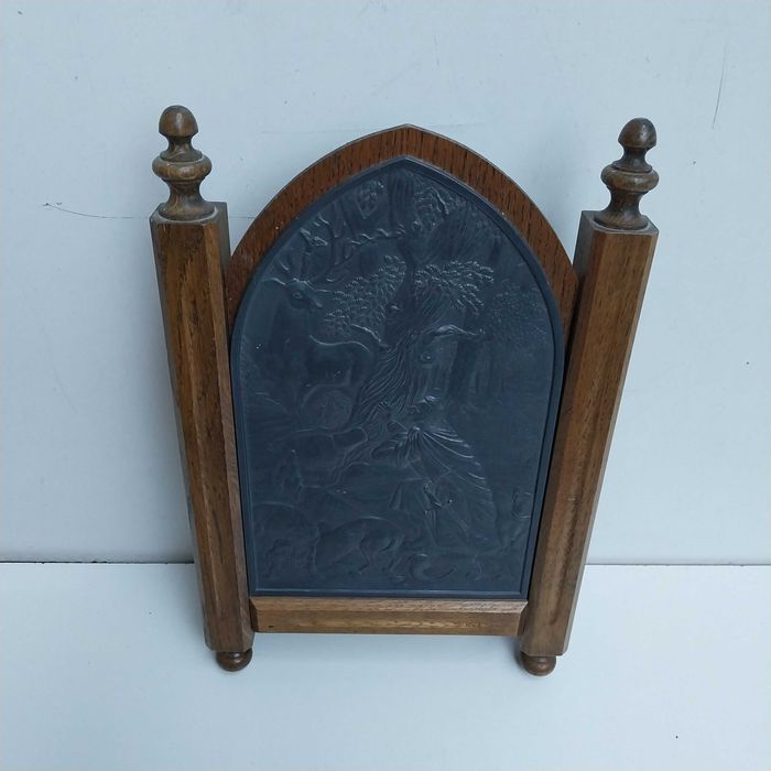 НАЙ ДОБРАТА ОФЕРТА Стара немска дървена кутия за ключове ,за стена.