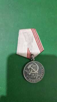 Продаётся  медаль ветеран труда СССР