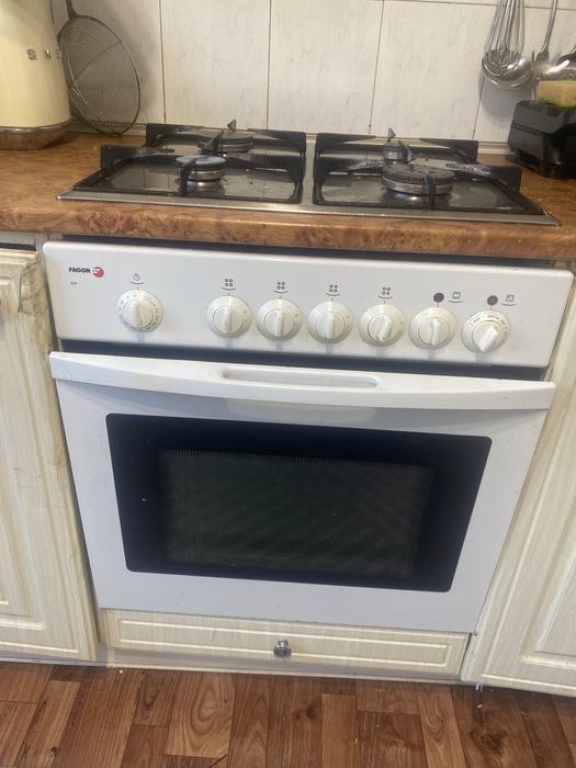 Газовая плита с духовкой