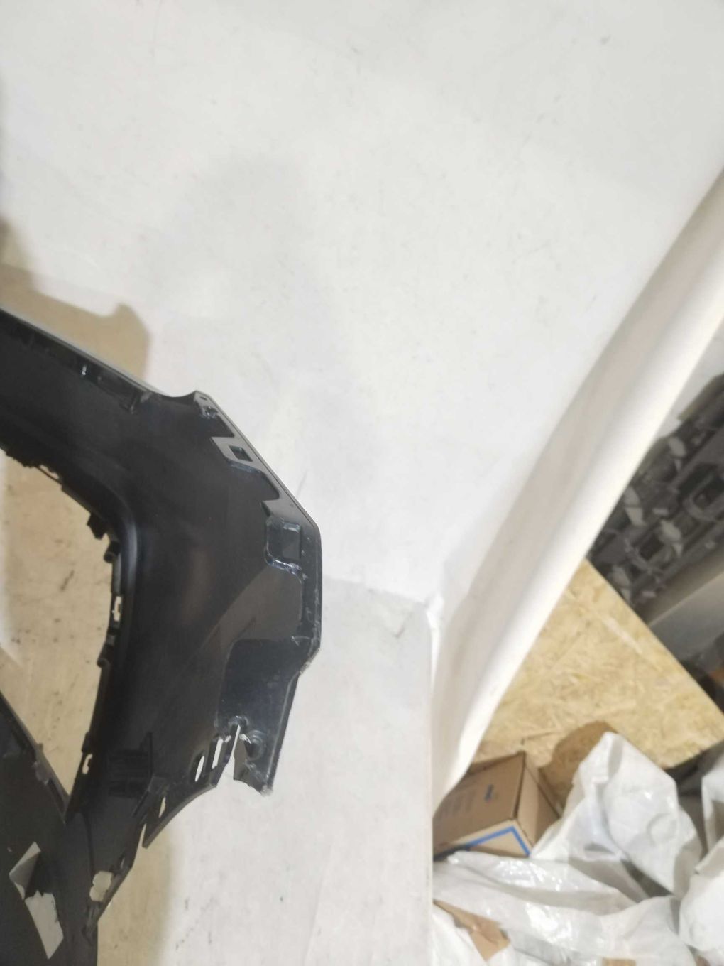 Bara fata Audi Q8, 2018, 2019, 2020, 2021, 2022, 2023, cod origine OE 4M8807437D, cu gauri pentru senzori de parcare (6).