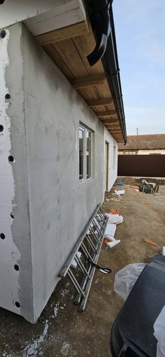 Vand casa pe structura metalica