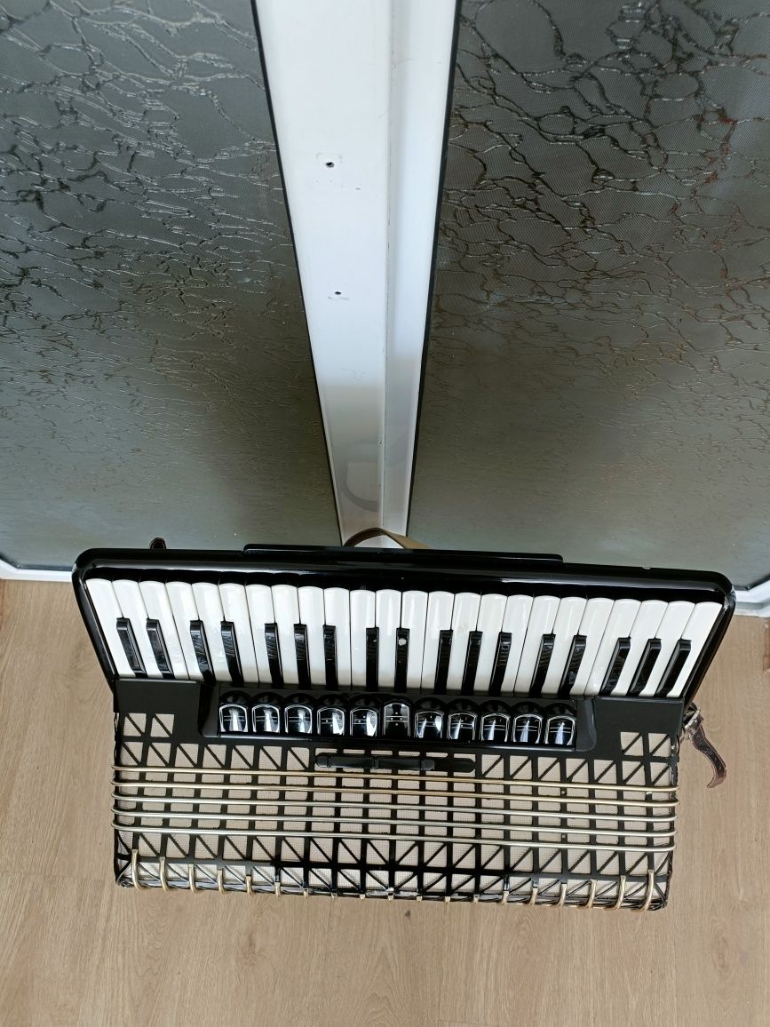 Acordeon Hohner Atlantic IV Deluxe 120 bași (ton orgă)